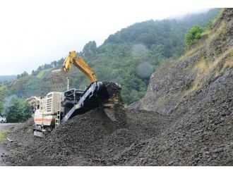 Trabzon’da Yolların Bakımı İçin Seyyar Konkasör Kuruldu