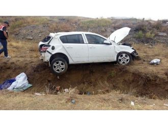 Erzincan’da Otomobil Takla Attı: 1’i Ağır 4 Yaralı