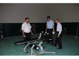 Rektör Yılmaz Spor Tesislerini Tanıttı