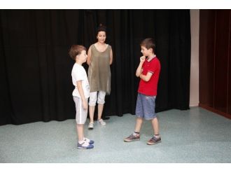 Çocuklar Drama Öğreniyor