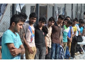 3 Minibüste 102 Kaçak Yakalandı