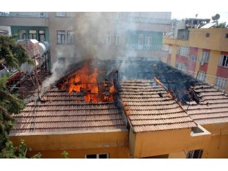 Adıyaman’da Yanan Çatı Kül Oldu