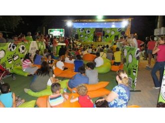 Burhaniyeli Çocuklardan Eğlence Tırına Yoğun İlgi