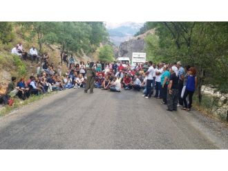 Pkk’lı Teröristler Yine Yol Kesip Kimlik Kontrolü Yaptı