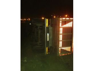 Aliağa’da Kamyon Devrildi: 1 Yaralı