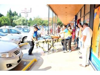 Karısını Başka Bir Adamla Görünce Bıçağına Sarıldı