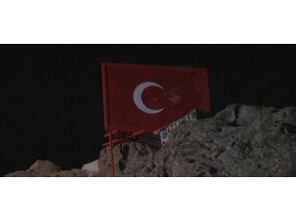 Başkent’te Türk Bayrağının Yıldızını Söktüler