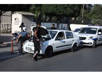 Adana Adliyesi Önünde Şüpheli Araç Paniği