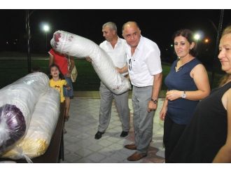 Geyikli Belediye Başkanından Hediye Yastık