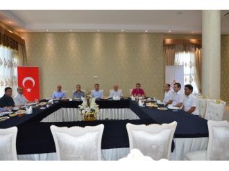 Vali Çelik’ten Garnizon Komutanı Tuğgeneral Uğur Özcan’a Veda Yemeği