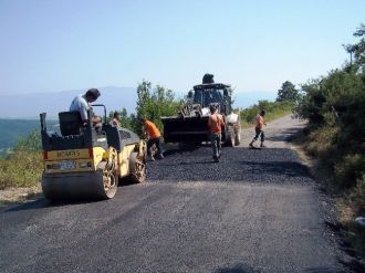 İzmit Belediyesi Yassıbağ’da Asfalt Çalışması Yaptı