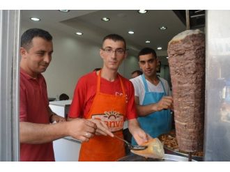 Döner Ustalarının Sıcakla İmtihanı