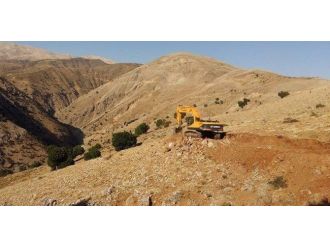 Köy Yolları Genişletiliyor