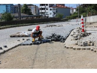 Akçakoca’da Yol Çalışmaları Aralıksız Sürüyor