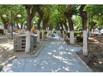 Kuşadası’nda Parklar Yenileniyor