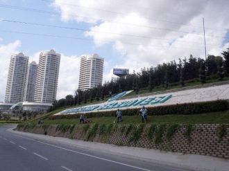 Başakşehir’in Yeşil Alanlarında Bakım Çalışması Sürüyor