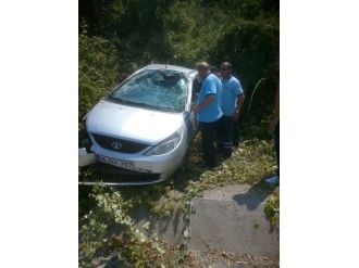 Üniversite Kaydına Giderken Kaza Yaptılar: 2 Yaralı