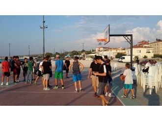 Lapseki’de Sokak Basketbolu Turnuvası Başladı