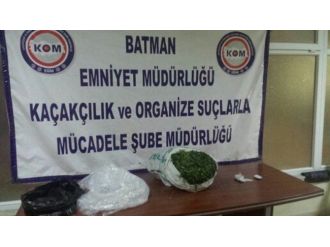 Motosikletle Uyuşturucu Taşıyan İki Kişi Tutuklandı