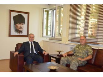 Vali Kamçı, Tümgeneral Angun’u Ziyaret Etti