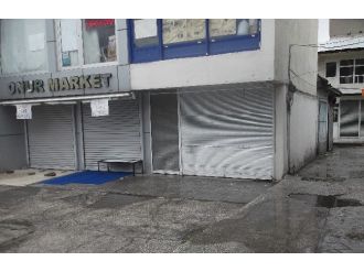 Varto’da Esnaf Kepenk Kapattı