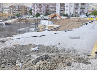Gölbaşı’nda İnşaat Çalışmaları Sırasında Yol Çöktü