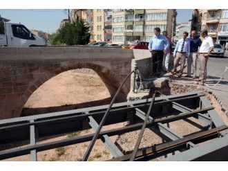 Uluırmak Üzerine Modern Yaya Köprüleri İnşa Ediliyor