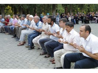 Başiskele’de Deprem Şehitleri İçin Kur’an-ı Kerim Okundu