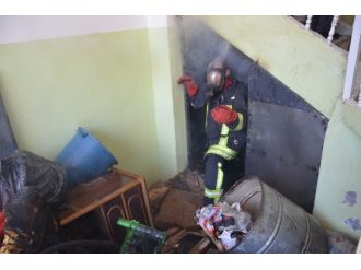 Apartmanda Çıkan Yangın Korkuttu