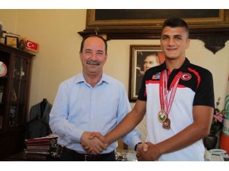 Edirne Belediyesi Geleceğin Başpehlivanlarını Yetiştiriyor