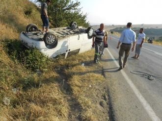 Yola Çıkan Köpek Kaza Yaptırdı: 4 Yaralı