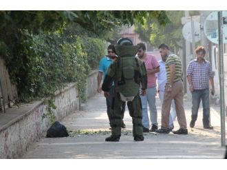 Şüpheli Kadın Çantası Fünye İle Patlatıldı