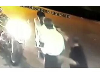 Polis Müdürü Motosikletli Şahsı Böyle Vurdu !