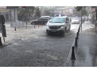 İstanbul’da Ani Yağmur Hazırlıksız Yakaladı