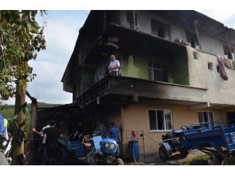 3 Katlı Bina Alevlere Teslim Oldu