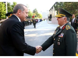Özel Görevi Devretti