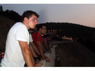 Ambulansı Ve Polisi Gören Durdu