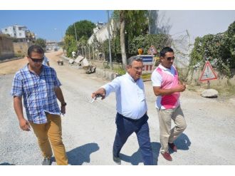 Kuşadası’nda Yol Yapım Çalışmaları Devam Ediyor