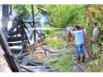 Kargı’da Samanlıkta Çıkan Yangın Korkuttu
