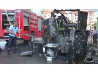 Beyaz Eşya Yüklü Kamyonet Seyir Halindeyken Alev Aldı