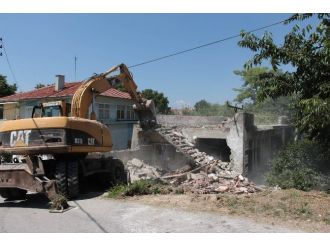 Bolu’da Metruk Binalar Yıkılıyor