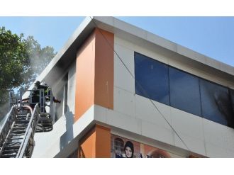 İzmit’te Mağazada Yangın Çıktı