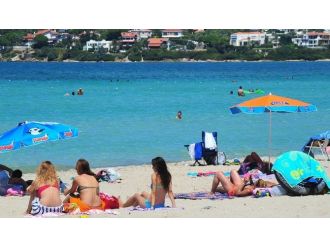 Çeşme’de Plajlar Dolup Taşıyor