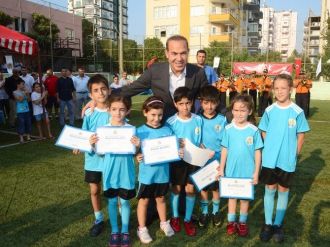 Adana Büyükşehir Belediyesi Futbol Okulları Sezonu Törenle Kapattı