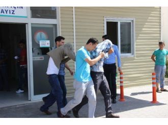 Önce Güvenlik Kamerasına, Sonra Polise Yakalandılar