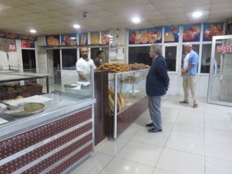 Vali Kahraman’dan Sabah Namazı Sonrası Esnaf Ziyareti