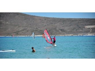Çeşme’de Sörfü Rüzgar Vurdu