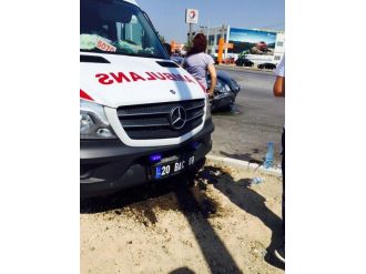 Denizli’de Ambulans Kaza Yaptı: 3 Yaralı