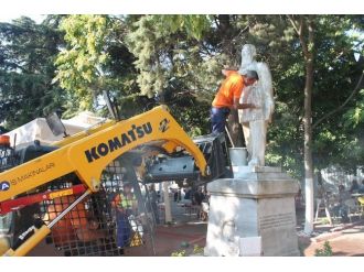 Tekirdağ’ın Simgesi Namık Kemal Heykeli Yıkandı