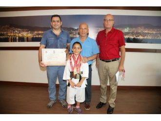 8 Yaşında, 10’dan Fazla Madalya Kazandı